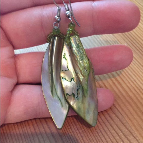 Green Leaf Earrings 🌿 - Picture 2 of 3